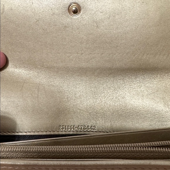 Gucci Gold Embossed Leather Wallet - Picture 8 of 10